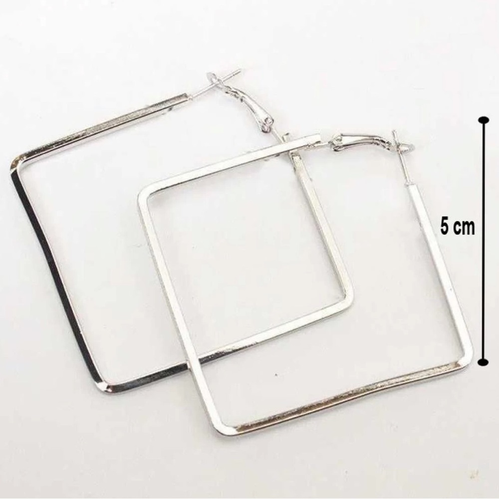 Beautiful golden square shape Fancy Metallic hoop earrings - Picture 6 of 6